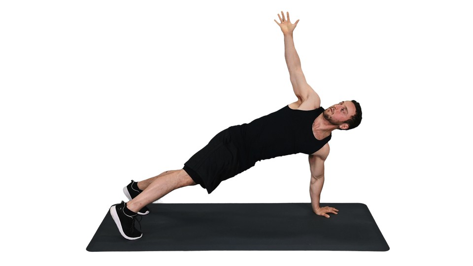 Push-Up with Rotation tăng cường sức mạnh cơ ngực, cơ bụng và cơ lưng.