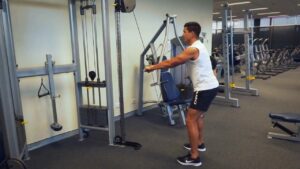 Straight arm pulldown là một trong các bài tập lưng xô rất hiệu quả, tác động chủ yếu đến cơ xô giữa.