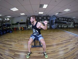 Seated Barbell Twist giúp kích thích chủ yếu trên cơ liên sườn.