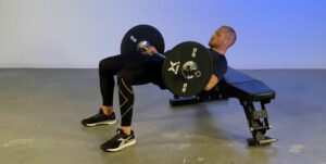 Bài tập Barbell Hip Thrust giúp mông săn chắc, hấp dẫn.