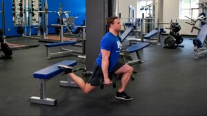 Dumbbell Split Squat giúp người tập có cơ đùi săn chắc.