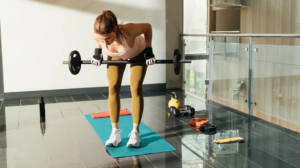 Bent-Over Row tác động đến nhiều nhóm cơ cùng một lúc.