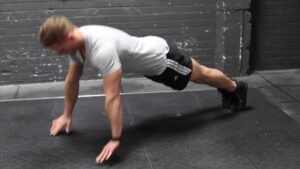 Plyo Push Up rất tốt cho cơ ngực, cơ vai trước và cơ tay trước.