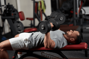 Dumbbell Bench Press là một trong các biến thể phổ biến của bài đẩy ngực tạ đơn cho nam.