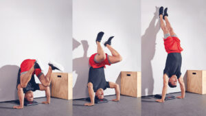 Tập Handstand Push-Up trồng chuối hít đất.