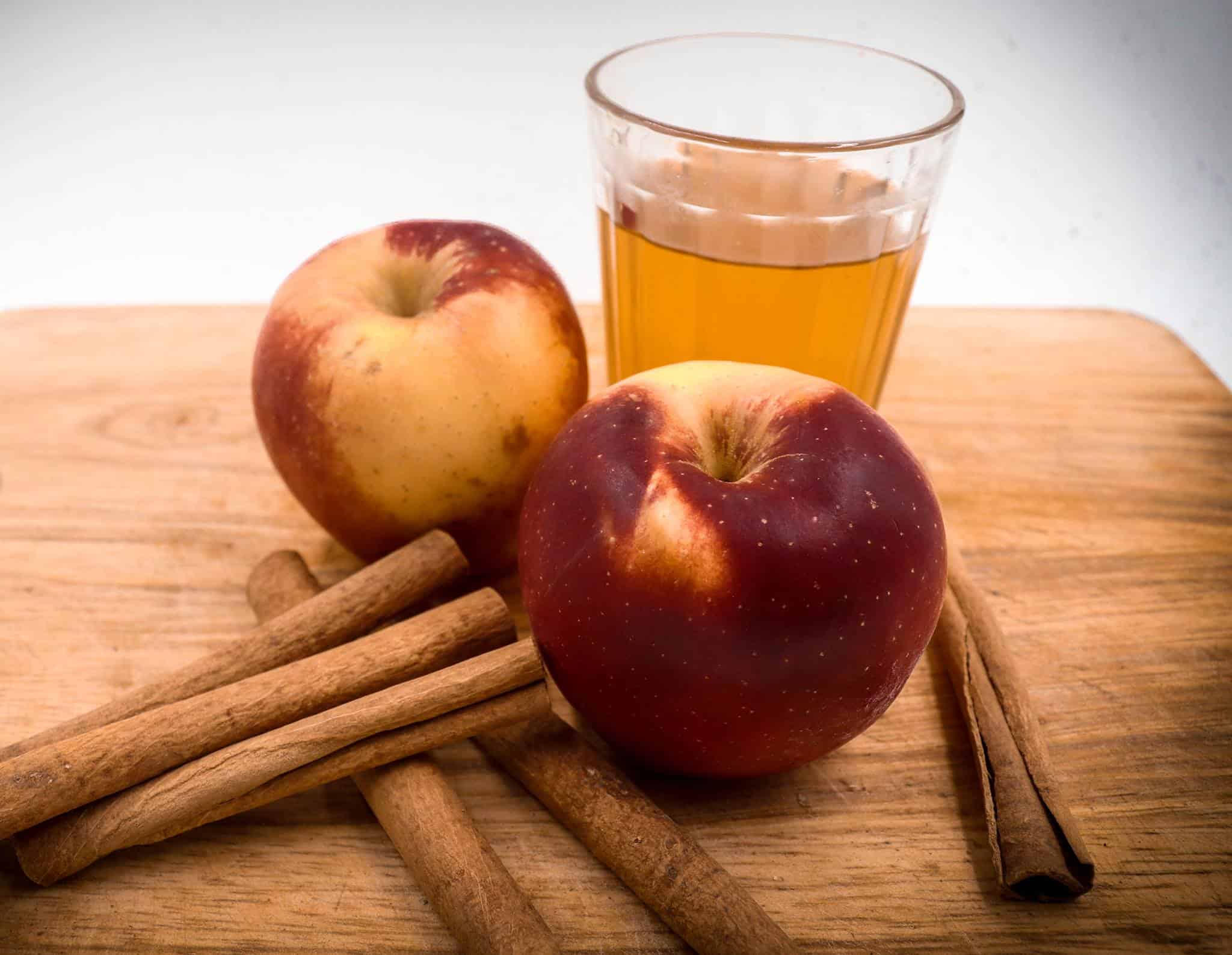 Uống giấm táo cùng quế và mật ong pha nước ấm giảm cân, thanh lọc cơ thể.