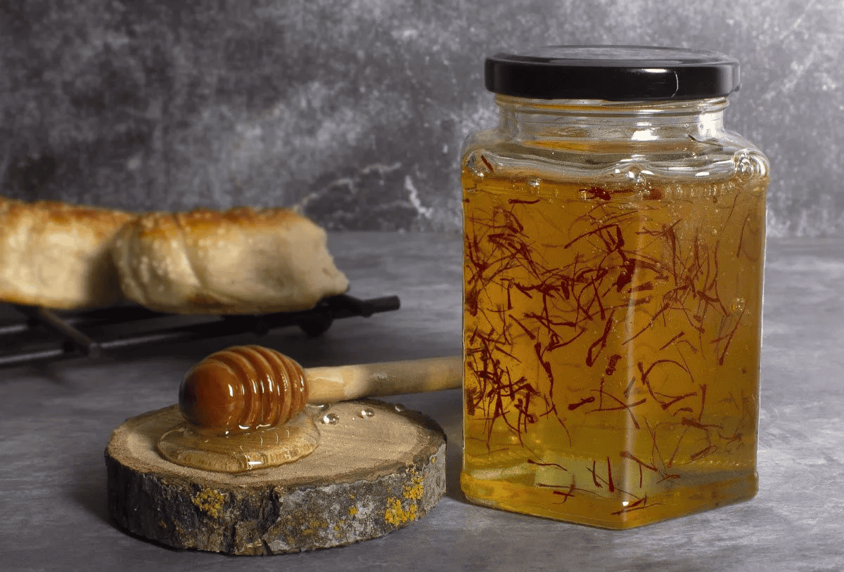 Uống saffron ngâm mật ong giúp kiểm soát sự thèm ăn, tăng cường trao đổi chất, đốt cháy mỡ thừa.