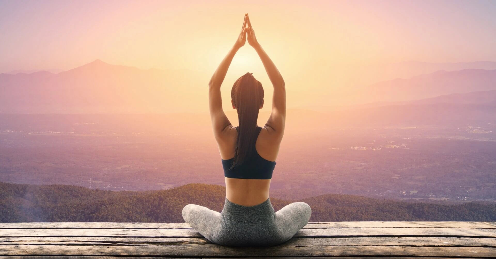 Kiên trì tập yoga để có được một sức khỏe tốt, tinh thần minh mẫn.