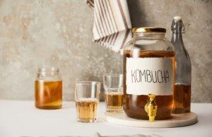 Kombucha chứa nhiều vi khuẩn tốt cho đường ruột, giúp giảm cân hiệu quả.