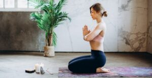 Hatha yoga tập trung vào tư thế và kỹ thuật thở