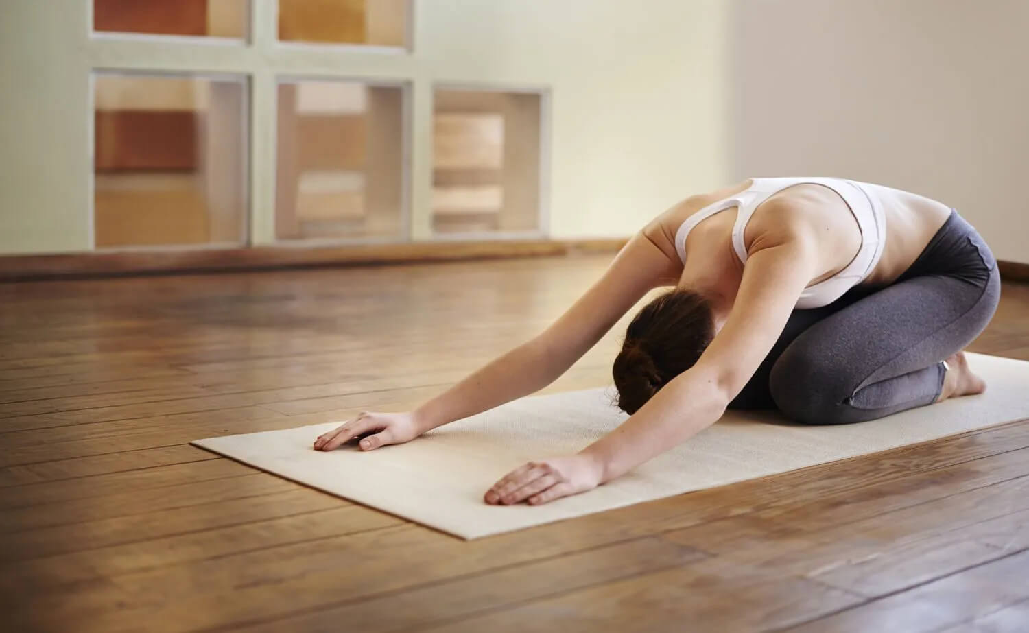 Khi tập yoga tại nhà, người mới tập dễ nản lòng.