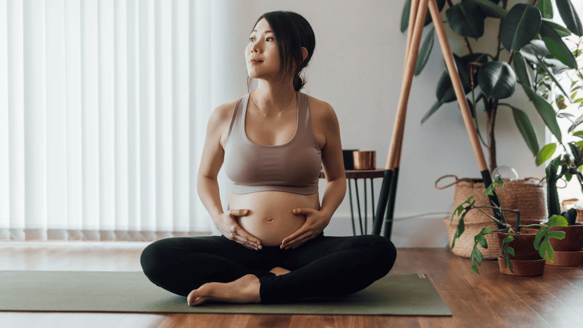 Luyện tập các bài tập yoga cho bà bầu giúp mẹ và bé cùng khỏe.