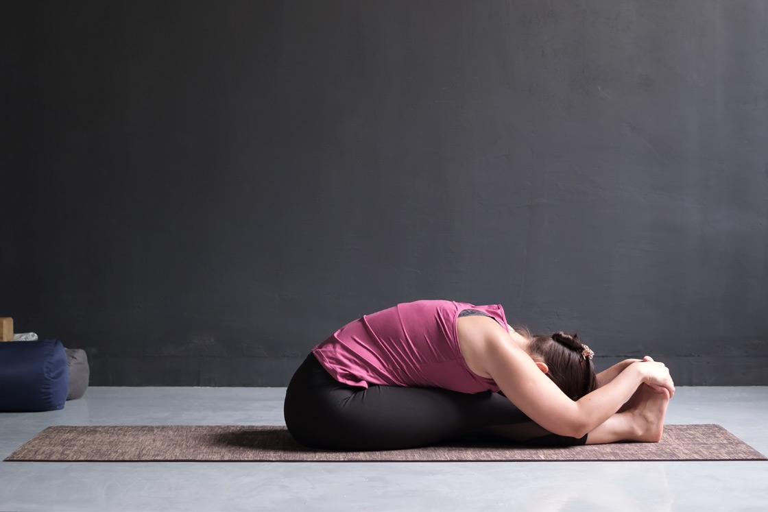 Kiên trì tập luyện các bài tập yoga giúp ngủ ngon, giảm căng thẳng hiệu quả.