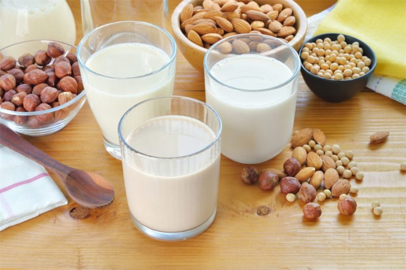 Nên uống sữa hạt vào lúc nào để giảm cân? Sữa hạnh nhân, matcha