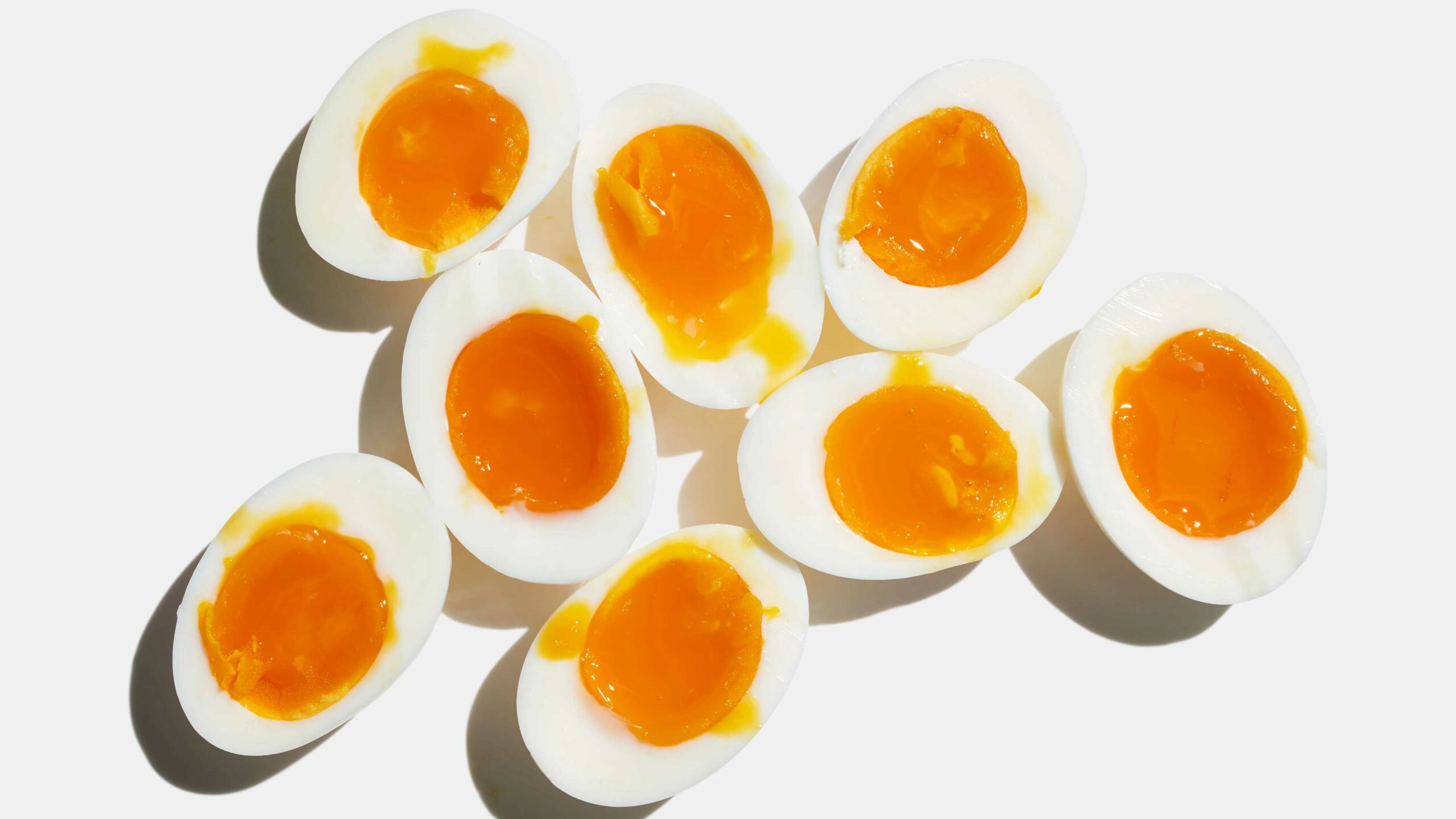 Trứng cung cấp chất béo lành mạnh.