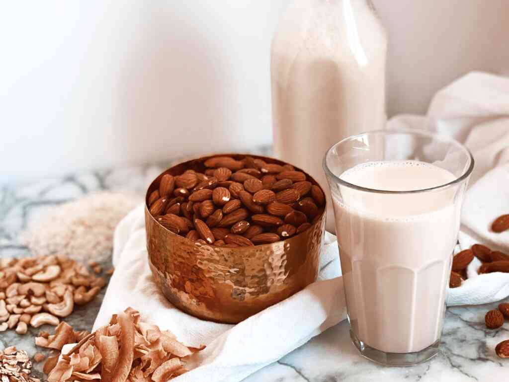 Uống sữa hạt có béo không? Nên uống sữa hạt vào lúc nào để giảm cân?
