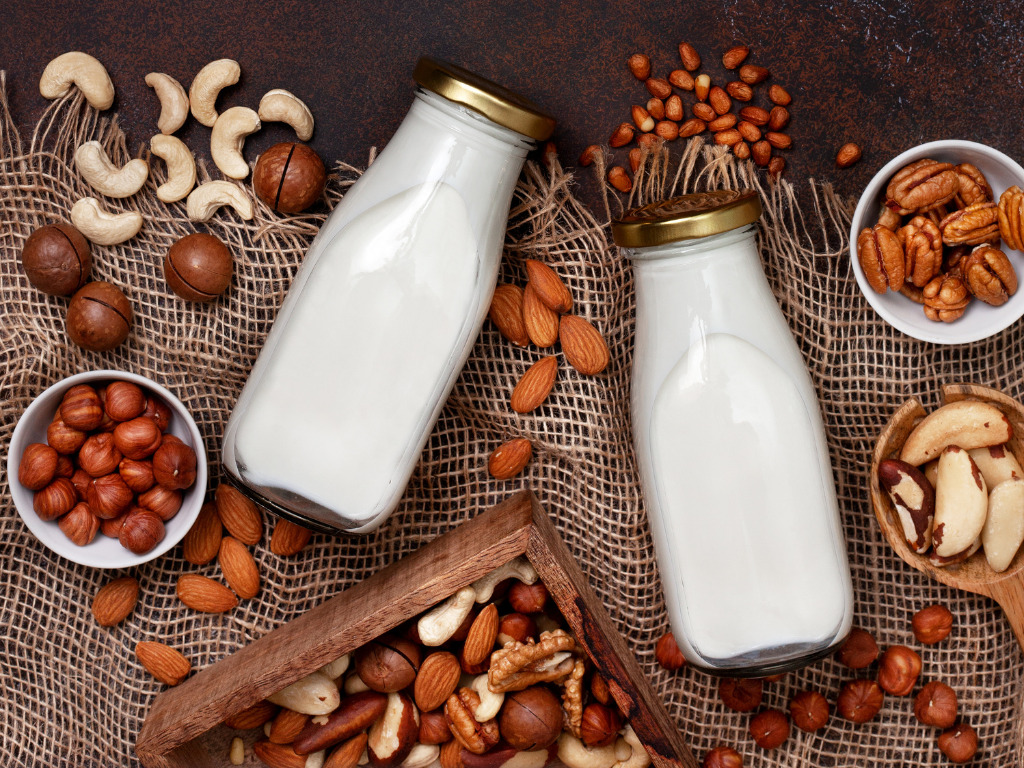 Nên uống sữa hạt vào lúc nào để giảm cân?