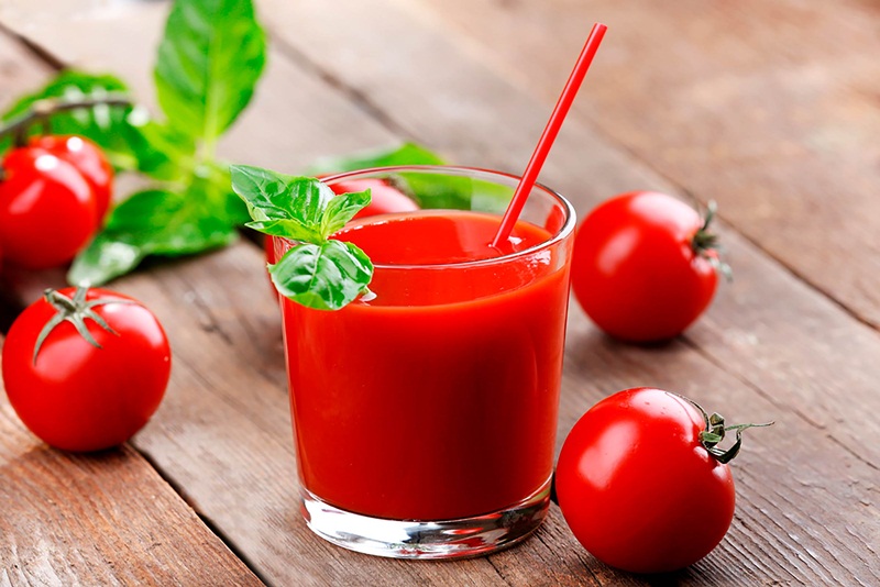 Nước cà chua là nước ép detox giảm mỡ bụng hiệu quả