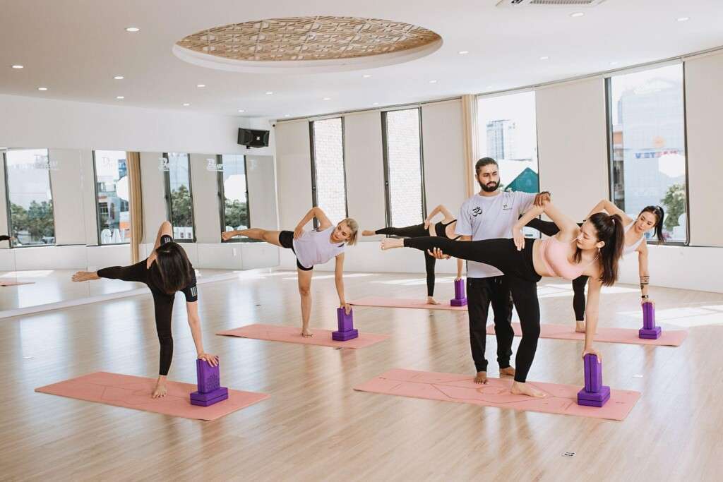 Ashtanga Yoga thực hiện các tư thế theo một chuỗi tuần tự cụ thể.
