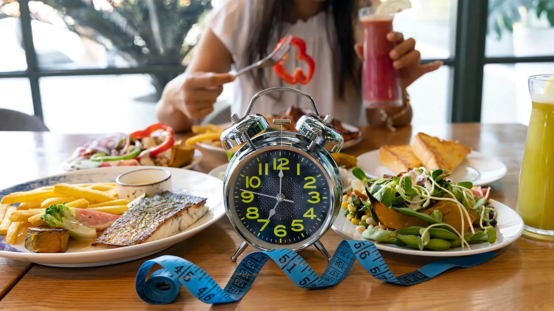 Để đảm bảo an toàn khi thực hiện nhịn ăn gián đoạn 4-4-12, hãy ăn uống cân bằng trong khung giờ cho phép.