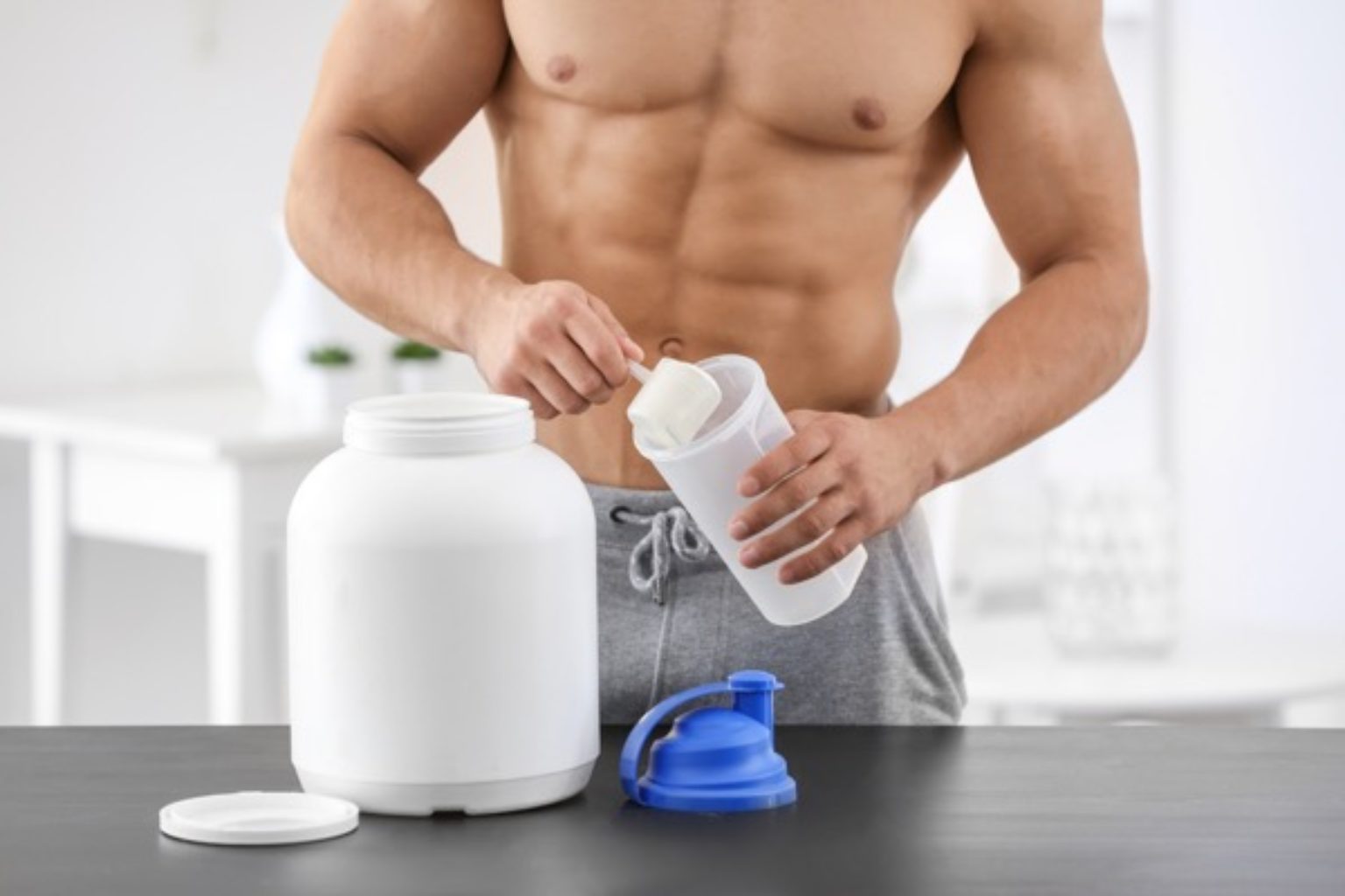 Sữa whey protein cung cấp năng lượng cho cơ bắp và hỗ trợ quá trình phục hồi sau tập luyện.