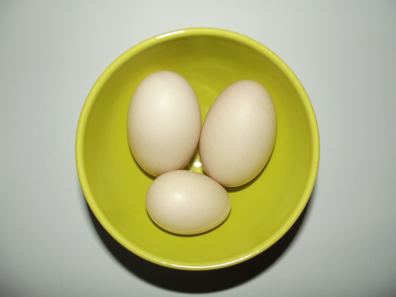 1 quả trứng vịt bao nhiêu calo? Mỗi quả trứng vịt luộc thường chứa khoảng 70-90 calo.