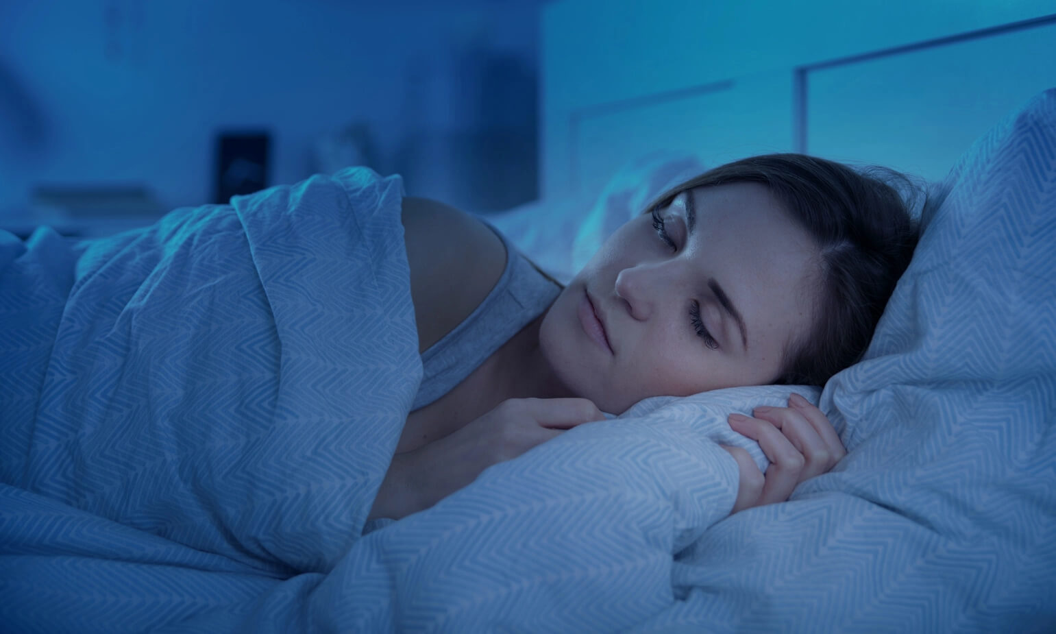 Đi ngủ đúng giờ vào buổi tối là cách để dễ ngủ và duy trì giấc ngủ sâu.