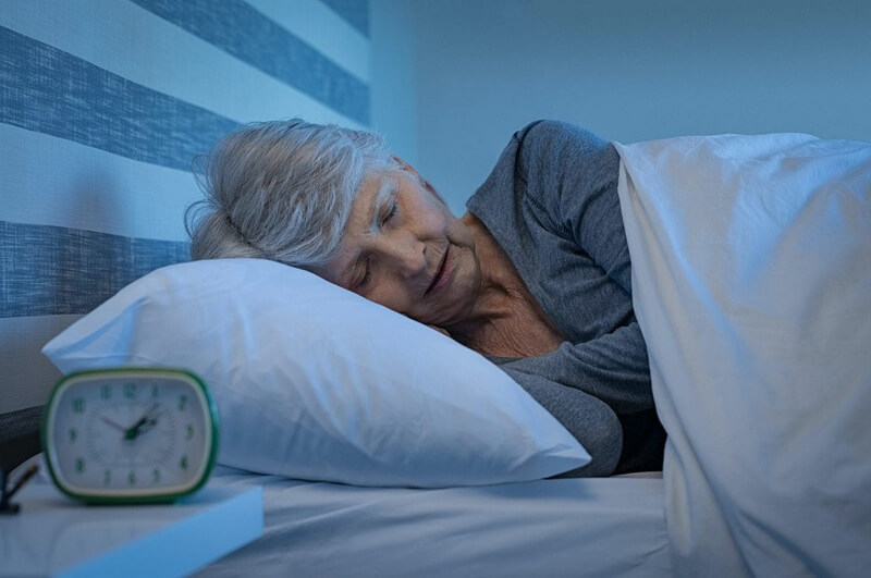 Tìm hiểu các cách chữa mất ngủ cho người già tại nhà