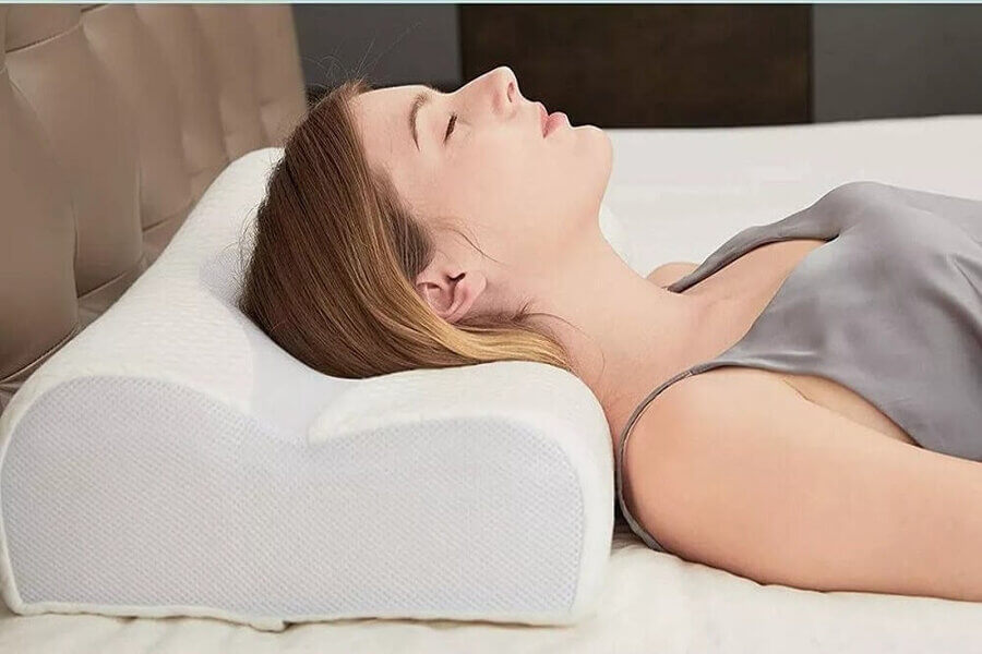 chữa gù lưng khi ngủ
