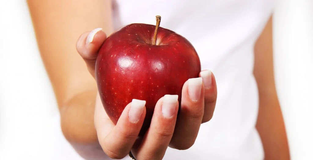 Có bao nhiêu calo trong một quả táo? Ăn táo có béo không?