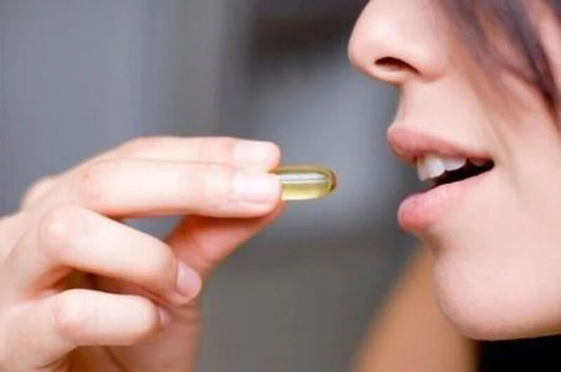 Có nhiều ý kiến khác nhau về vitamin E uống lúc nào tốt nhất, nhưng uống cùng bữa ăn giàu chất béo thường được khuyên dùng.