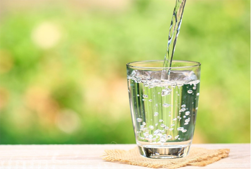 Nước lọc bao nhiêu calo? Uống nhiều nước cơ thể có mập lên?
