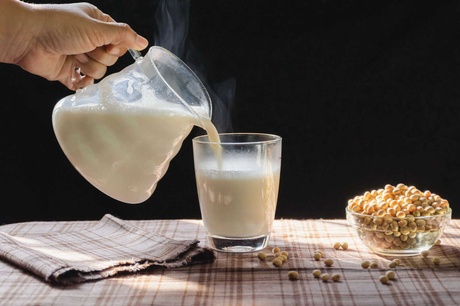 Sữa đậu nành có nhiều công dụng tốt cho sức khỏe.