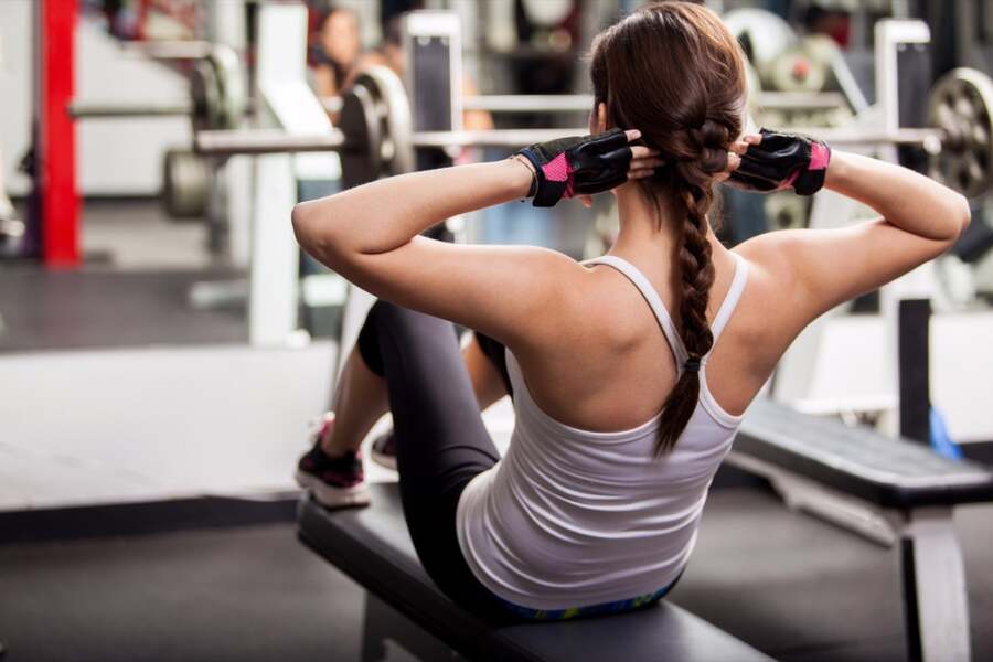 các bài tập tay cho nữ tại phòng Gym