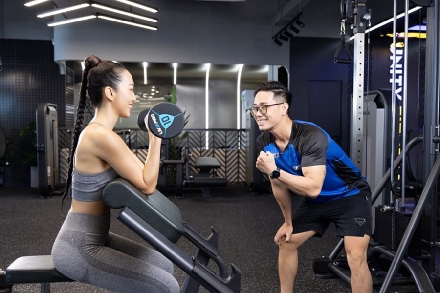 huấn luyện viên tập Gym cho nữ