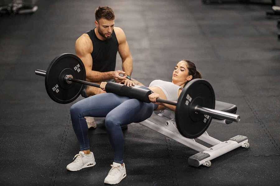 các bài tập chân mông cho nữ tại phòng gym