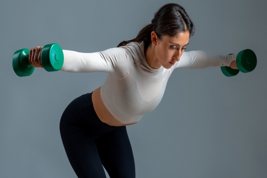 các bài tập vai cho nữ tại phòng Gym