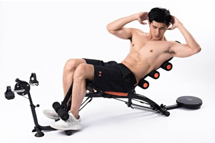 các máy tập bụng ở phòng gym