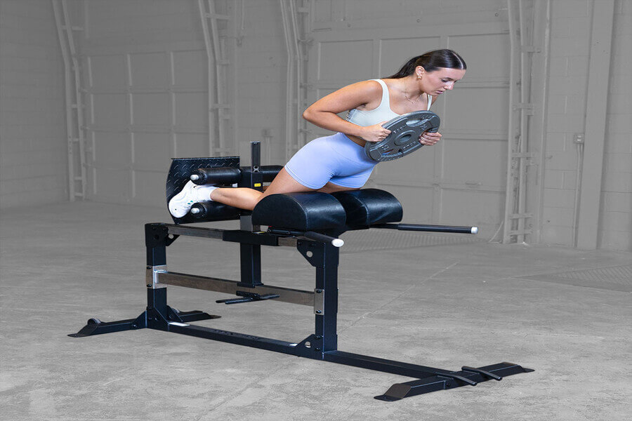 các máy tập mông ở phòng Gym