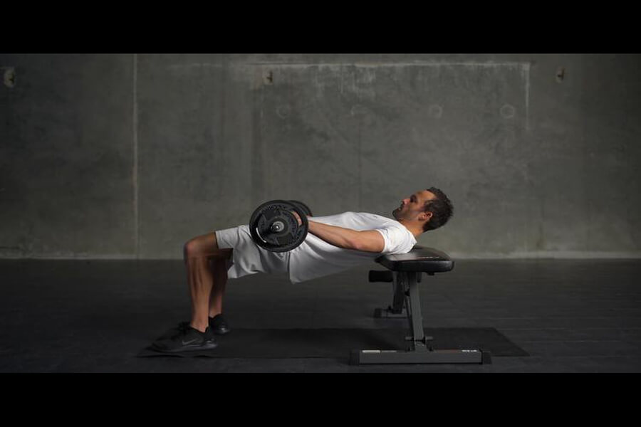 các máy tập mông ở phòng Gym