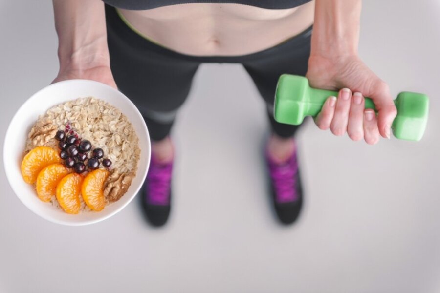 có nên ăn trước khi tập gym