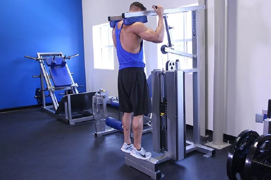 các bài tập chân cho nam tại phòng gym