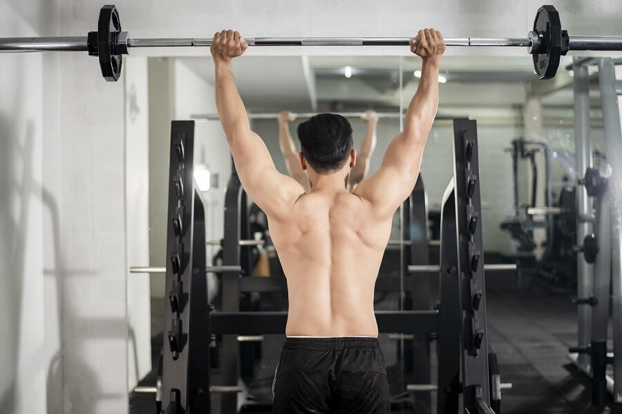các bài tập vai cho nam tại phòng gym