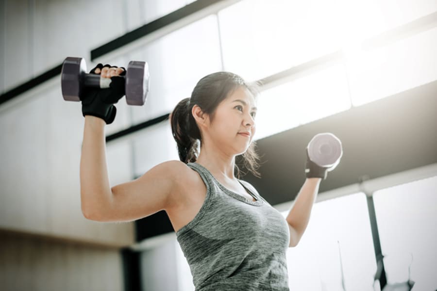 những bài tập vai thon cho nữ tại nhà