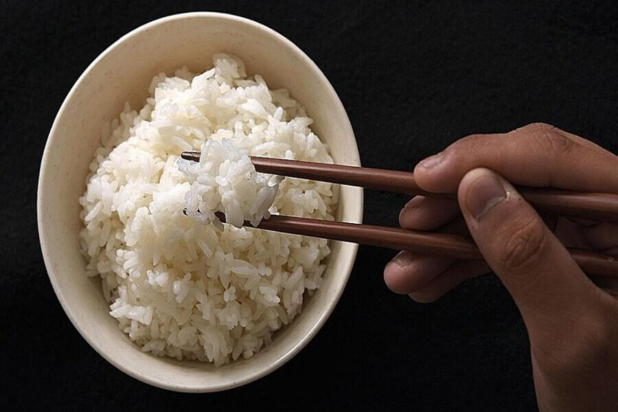 ăn 1 bát cơm bao nhiêu calo