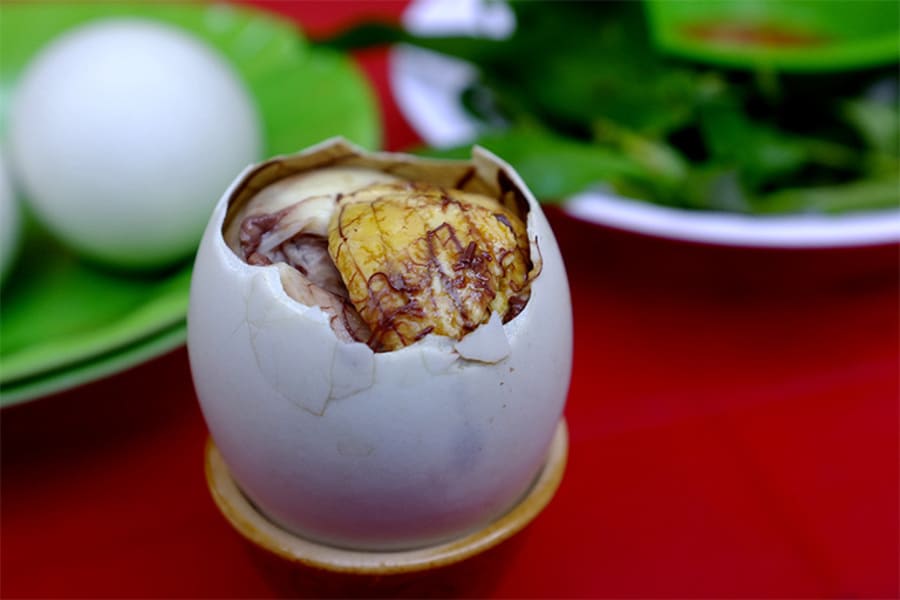 Ăn trứng vịt lộn có béo không