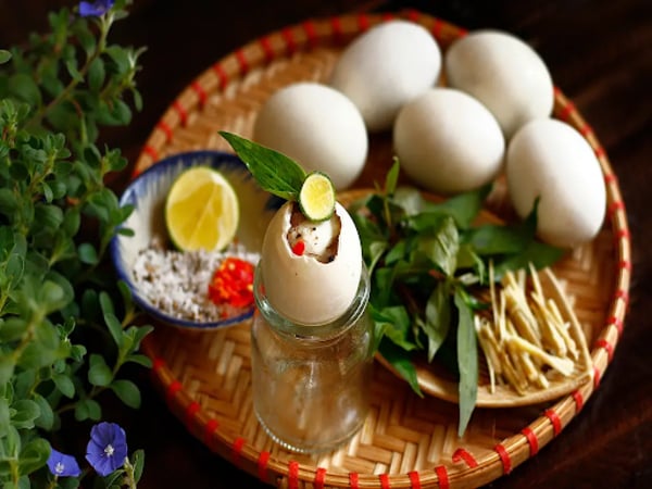 calo hột vịt lộn