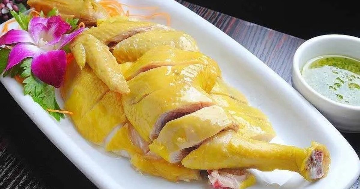 gà ta hoặc gà thả vườn, thịt săn chắc, ít mỡ.