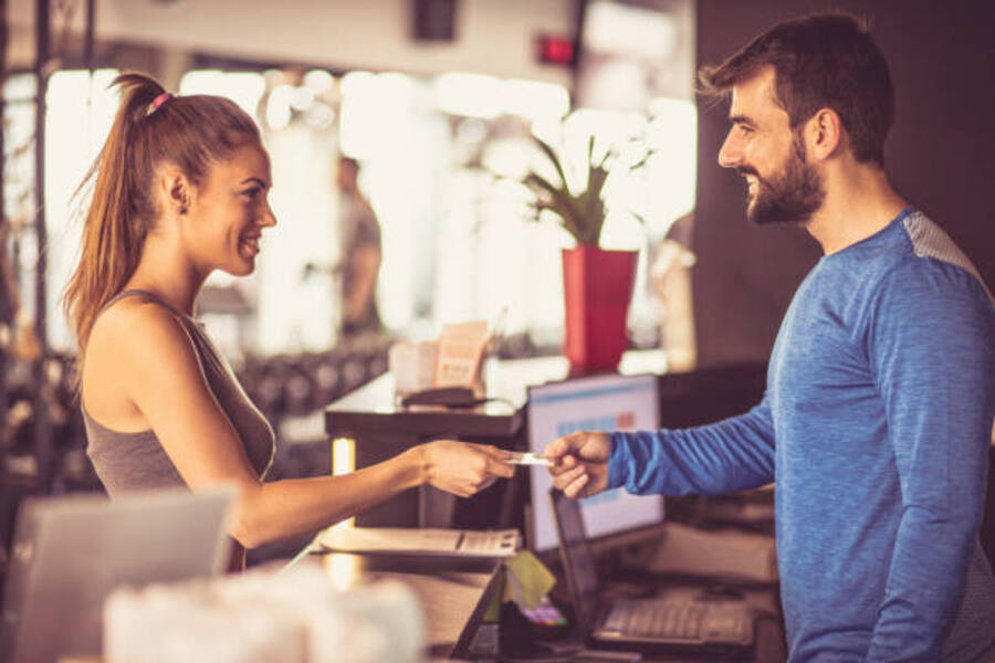 lễ tân phòng gym là làm gì