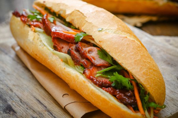 một ổ bánh mì thịt bao nhiêu calo
